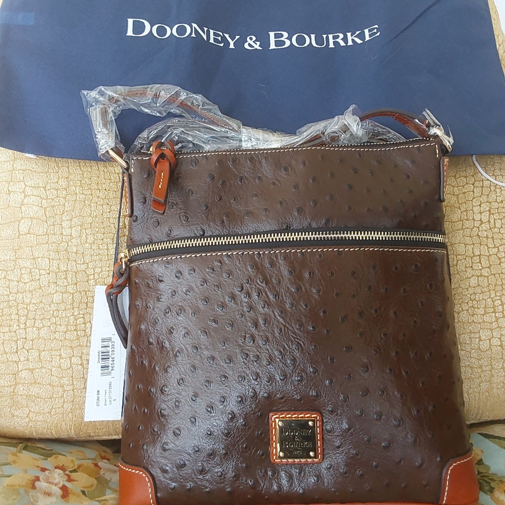 NWT Dooney and Bourke Ostrich Shoulder bad with dust bag